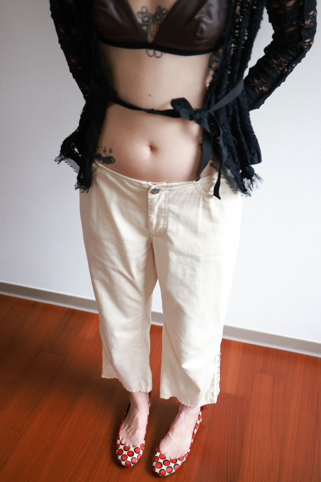 Sportmax Off-White Cropped Pants with Side Button Details