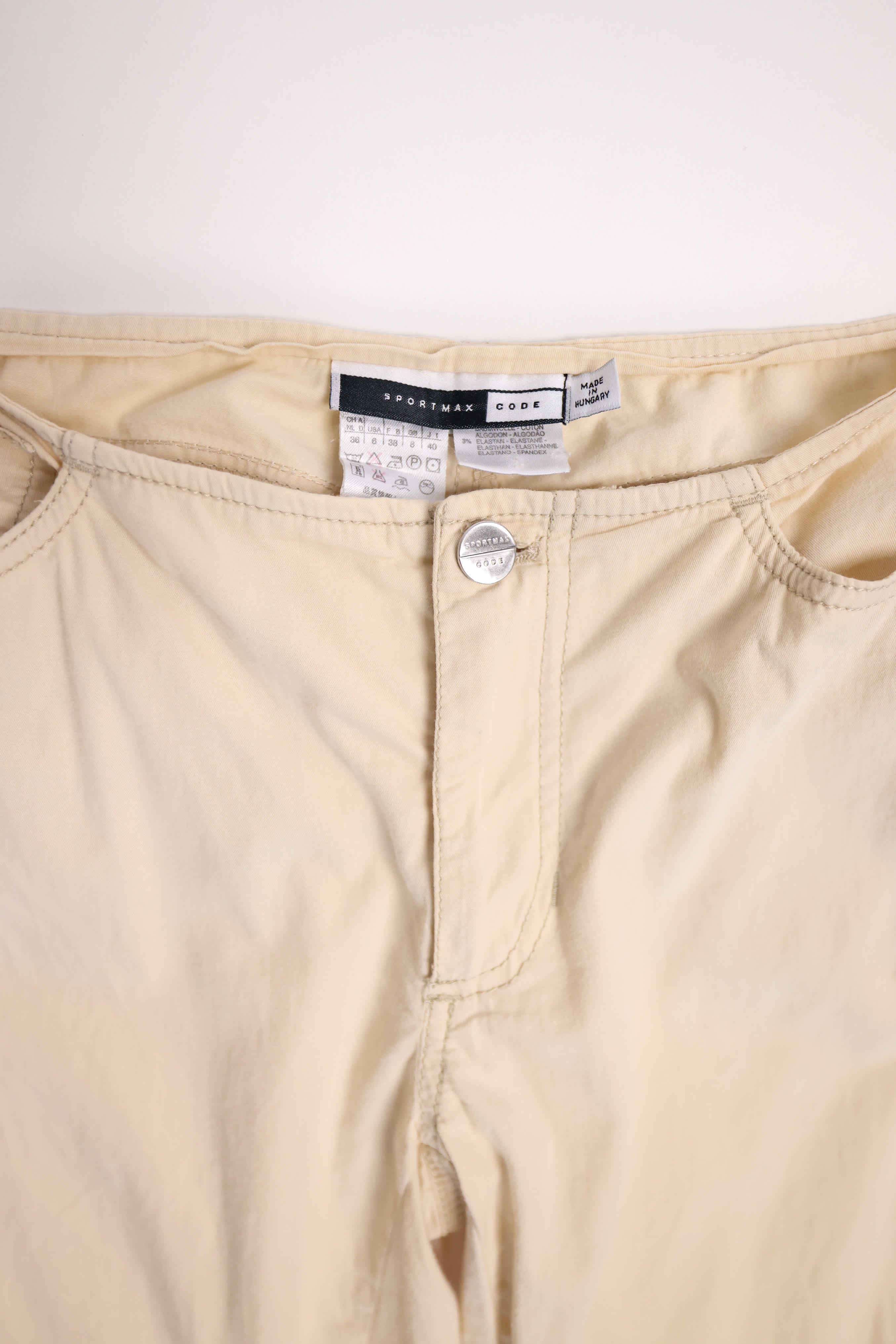 Sportmax Off-White Cropped Pants with Side Button Details