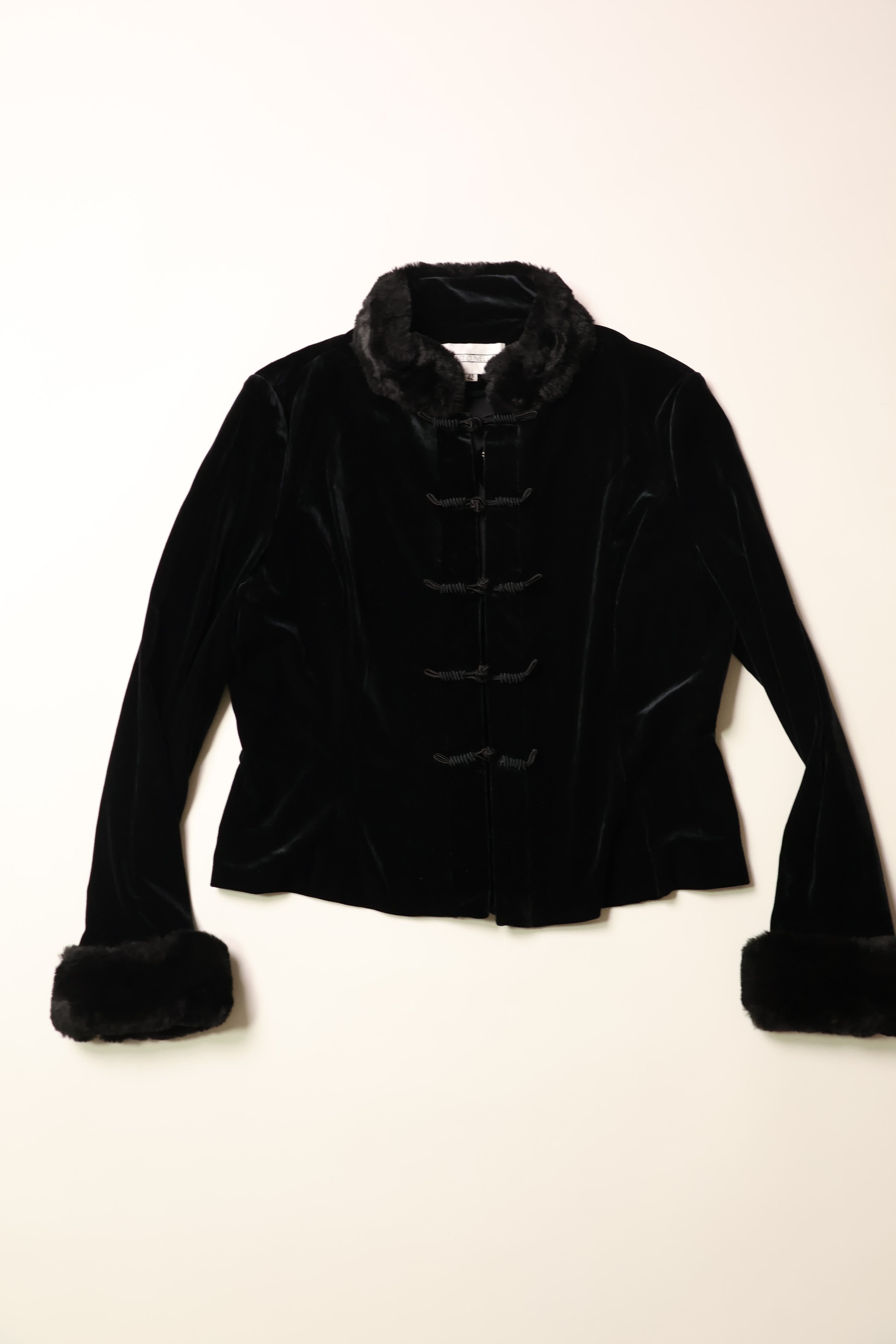 Velvet Oriental Jacket with Chinese Knot
