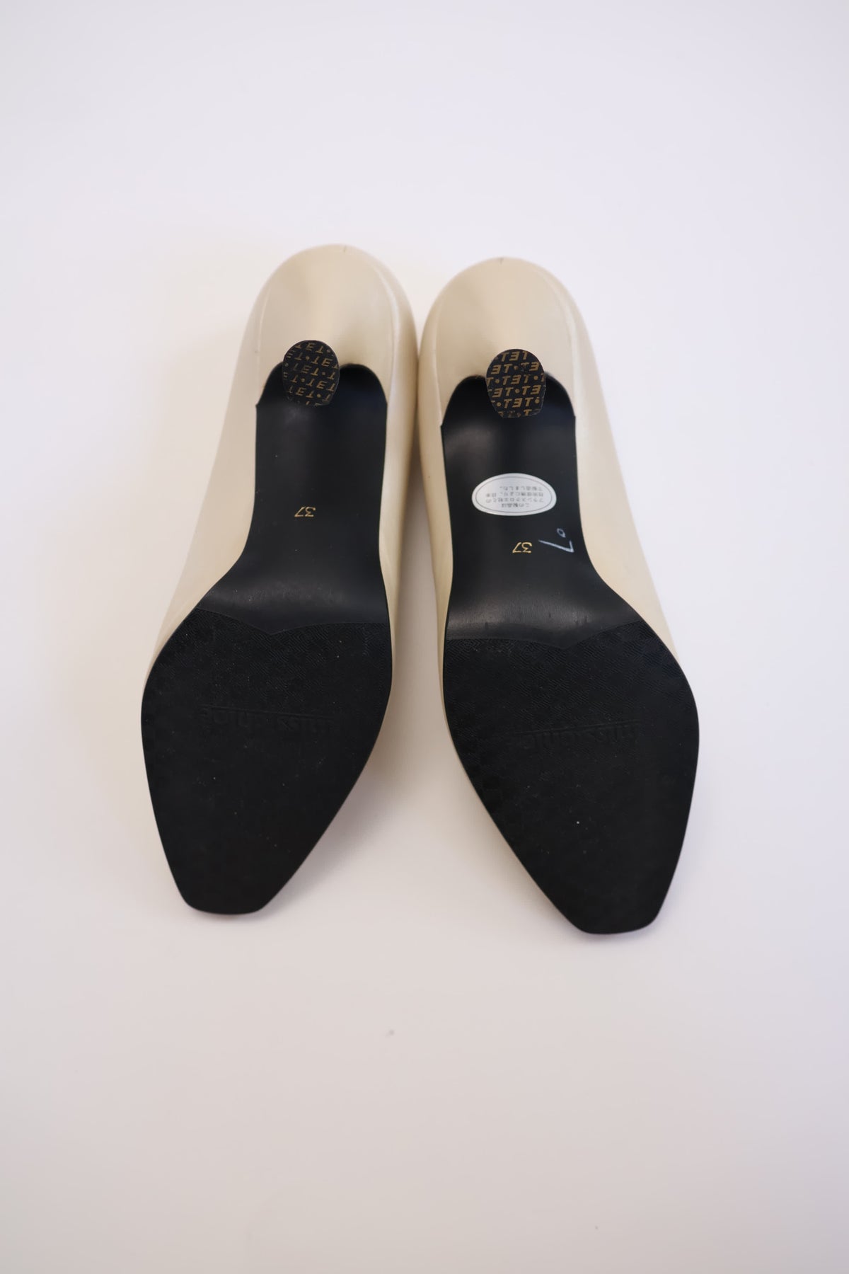 Chloé Off-White Open-Toe Leather Heels